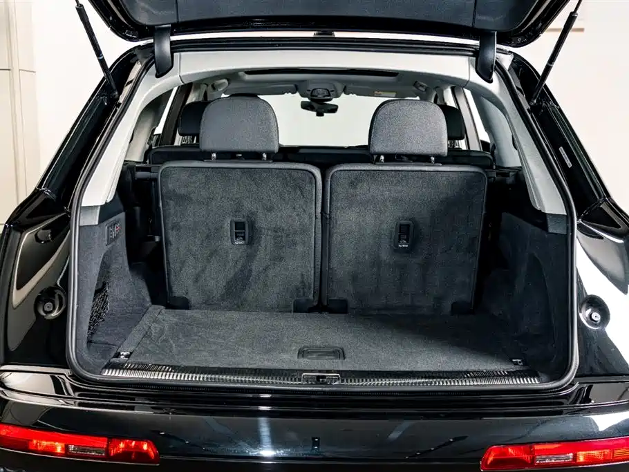 Audi Q7 2024 45 TFSI quattro S line sports купить на сайте DeffCars