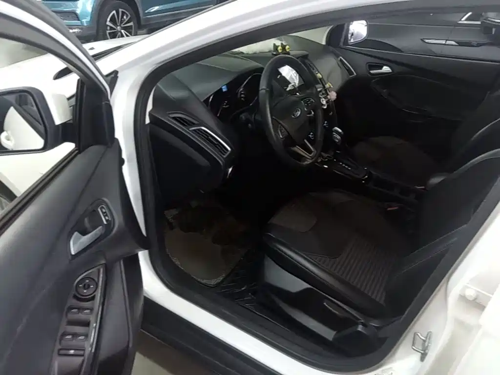 Focus 2018 hatchback classic 1.6L automatic stylish smart mobility version купить на сайте DeffCars