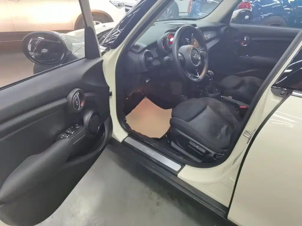 Mini 2016 1.5T cooper five-door edition купить на сайте DeffCars