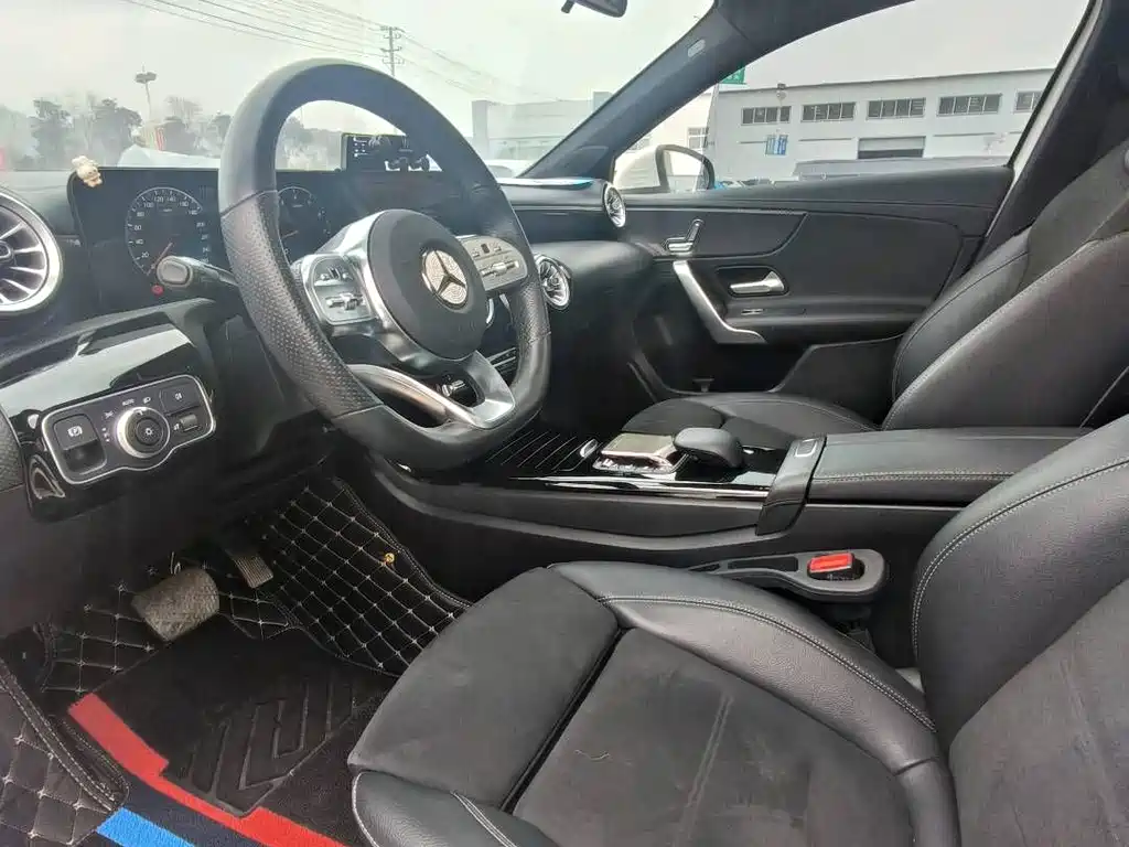 Mercedes-Benz A-Class 2022 Facelift Three A 200 L Sports Sedan Fashionable купить на сайте DeffCars