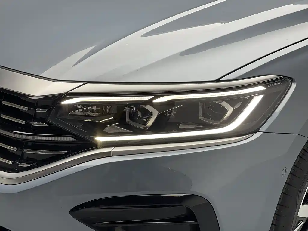 Passat 2022 330TSI Deluxe Edition купить на сайте DeffCars