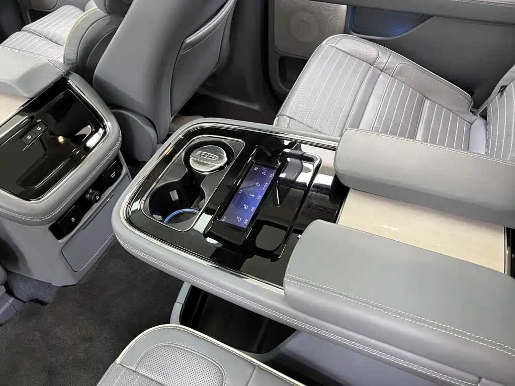 Navigator 2022 3.5T Long Axis Presidential Edition купить на сайте DeffCars