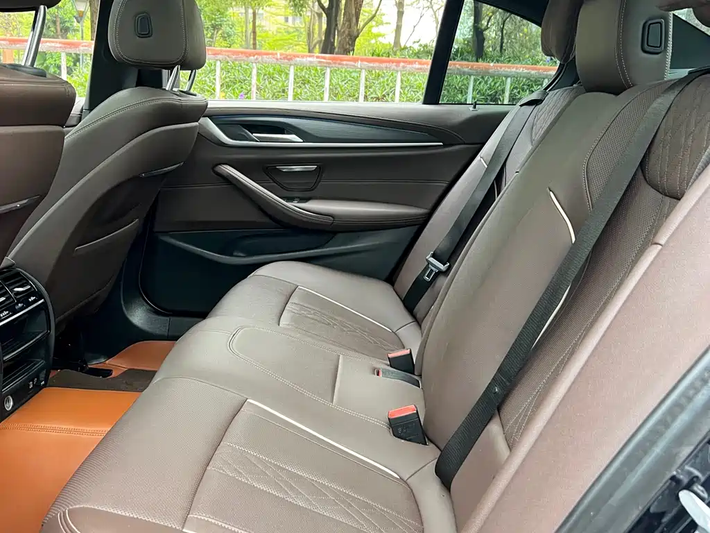 BMW 5 Series New Energy 2021 535Le M Sports Package купить на сайте DeffCars