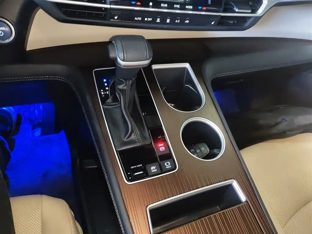 SIENNA 2023 2.5L Hybrid Deluxe Edition купить на сайте DeffCars