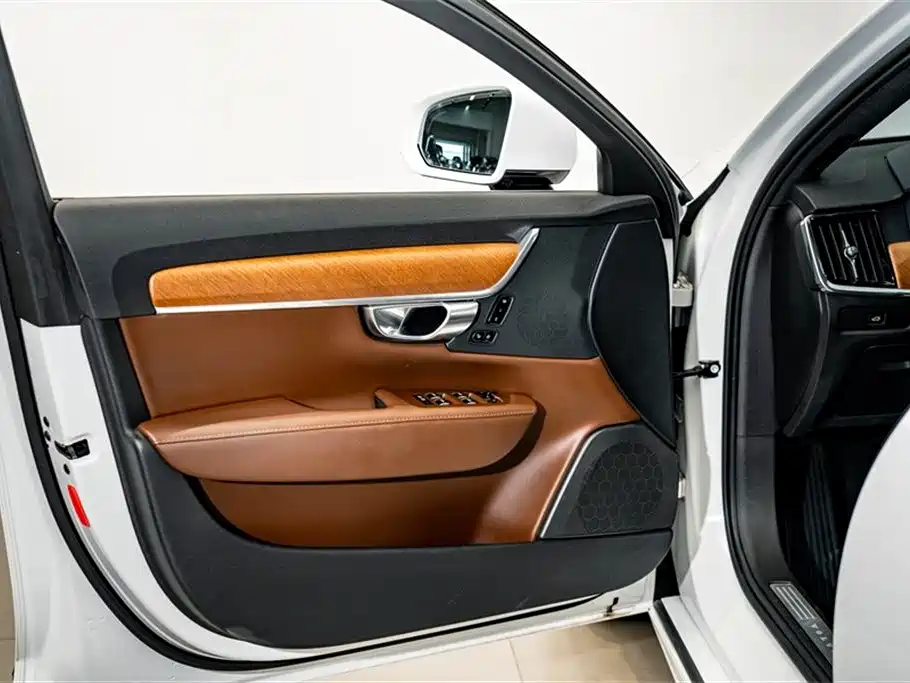 Volvo S90 2023 B5 Zhiyi Luxury Edition купить на сайте DeffCars