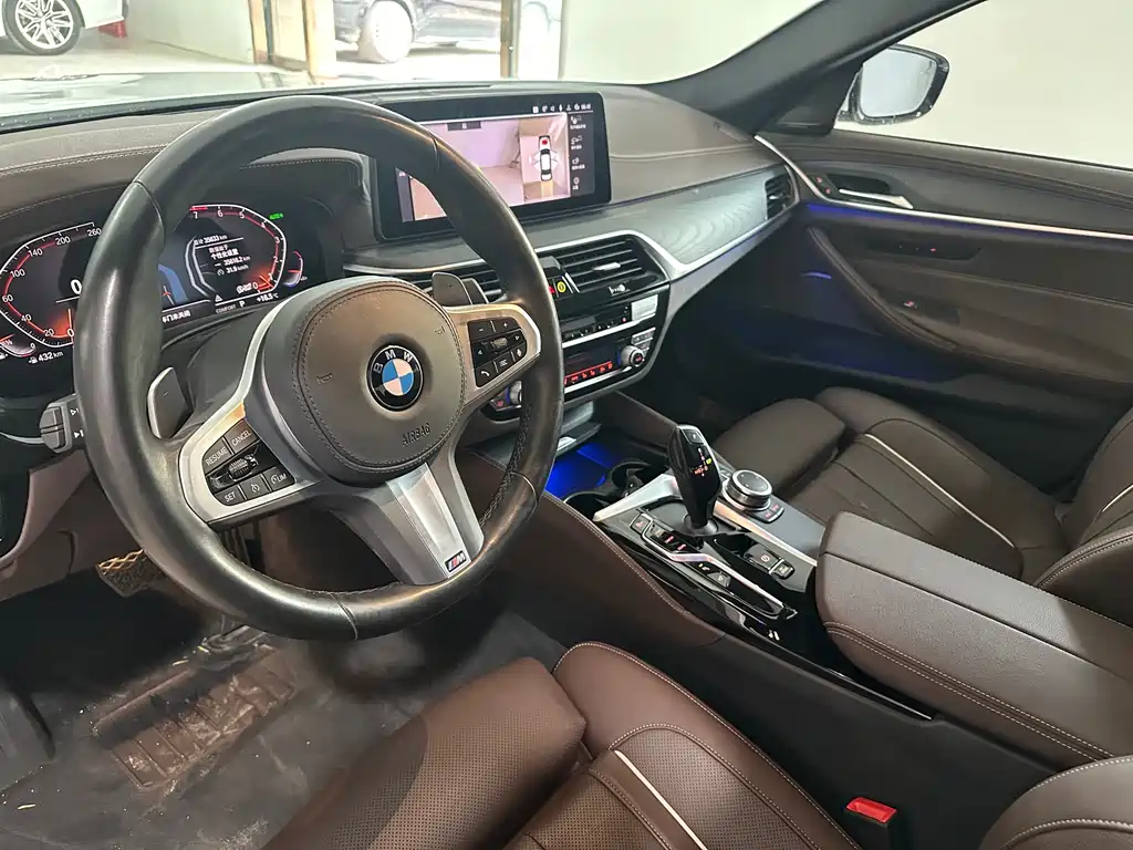 BMW 5 Series 2023 530Li Leading M Sports Package купить на сайте DeffCars
