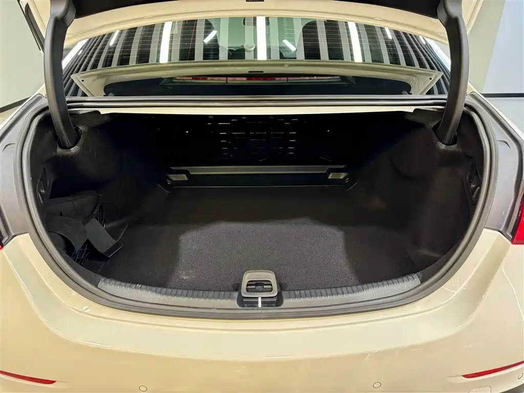 Mercedes-Benz C-Class 2025 facelift C 260 L sports version купить на сайте DeffCars