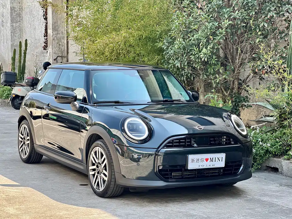 MINI 2025 1.5T COOPER Classic купить на сайте DeffCars