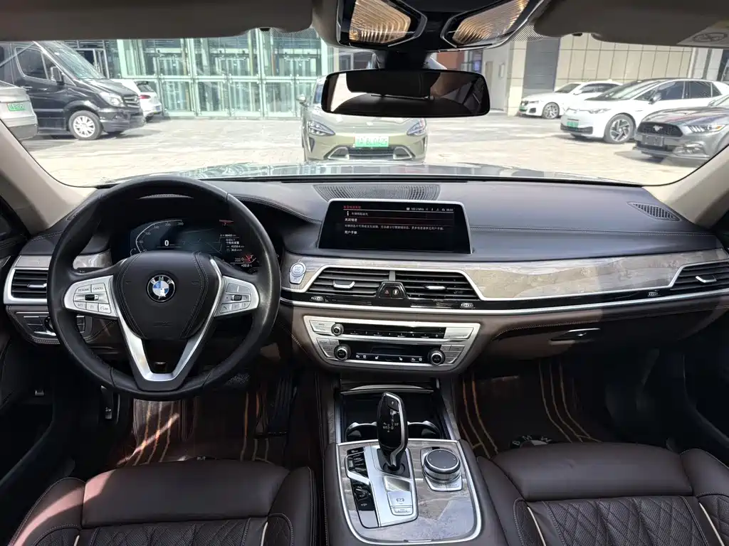 BMW 7 Series 2021 740Li Leading Luxury Package купить на сайте DeffCars