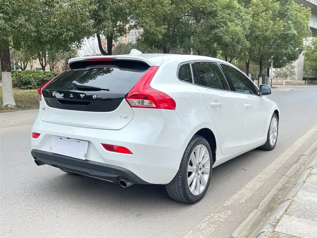 Volvo V40 2016 T3 Zhiya Edition купить на сайте DeffCars
