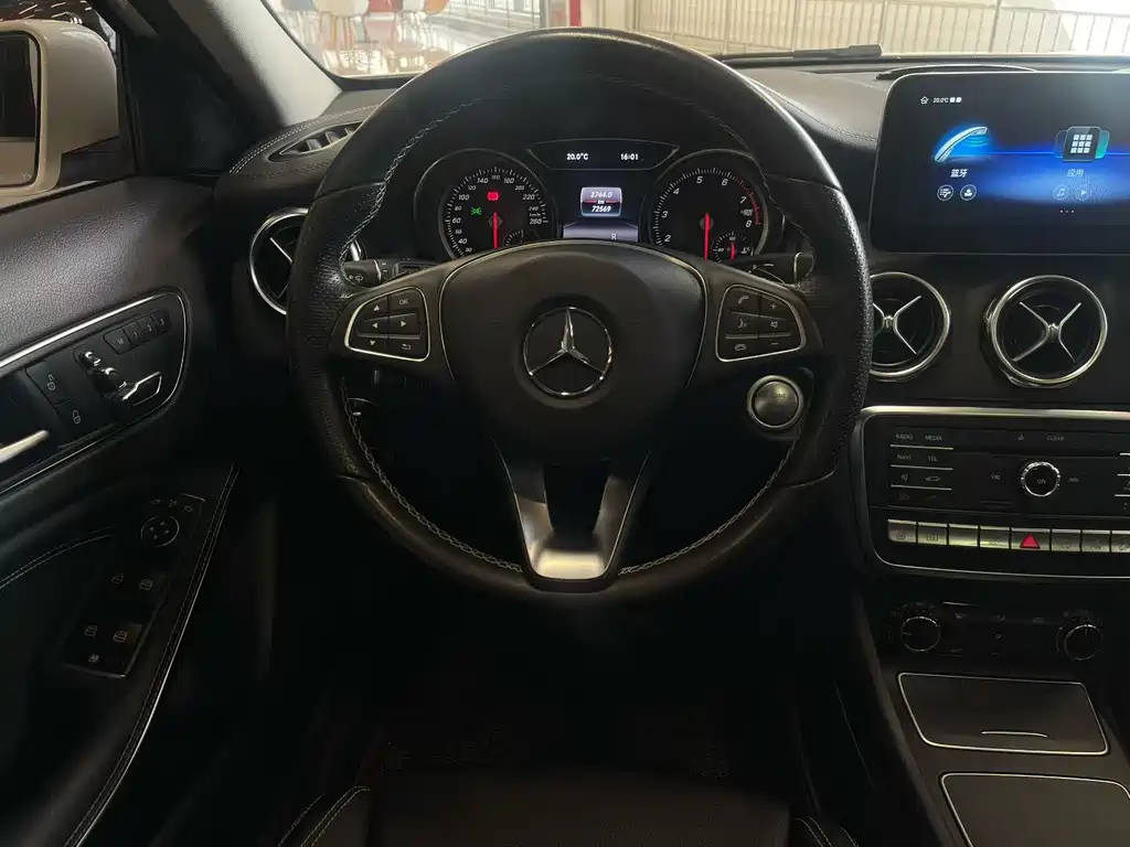 Mercedes-Benz GLA 2017 GLA 220 4MATIC Fashion Model купить на сайте DeffCars