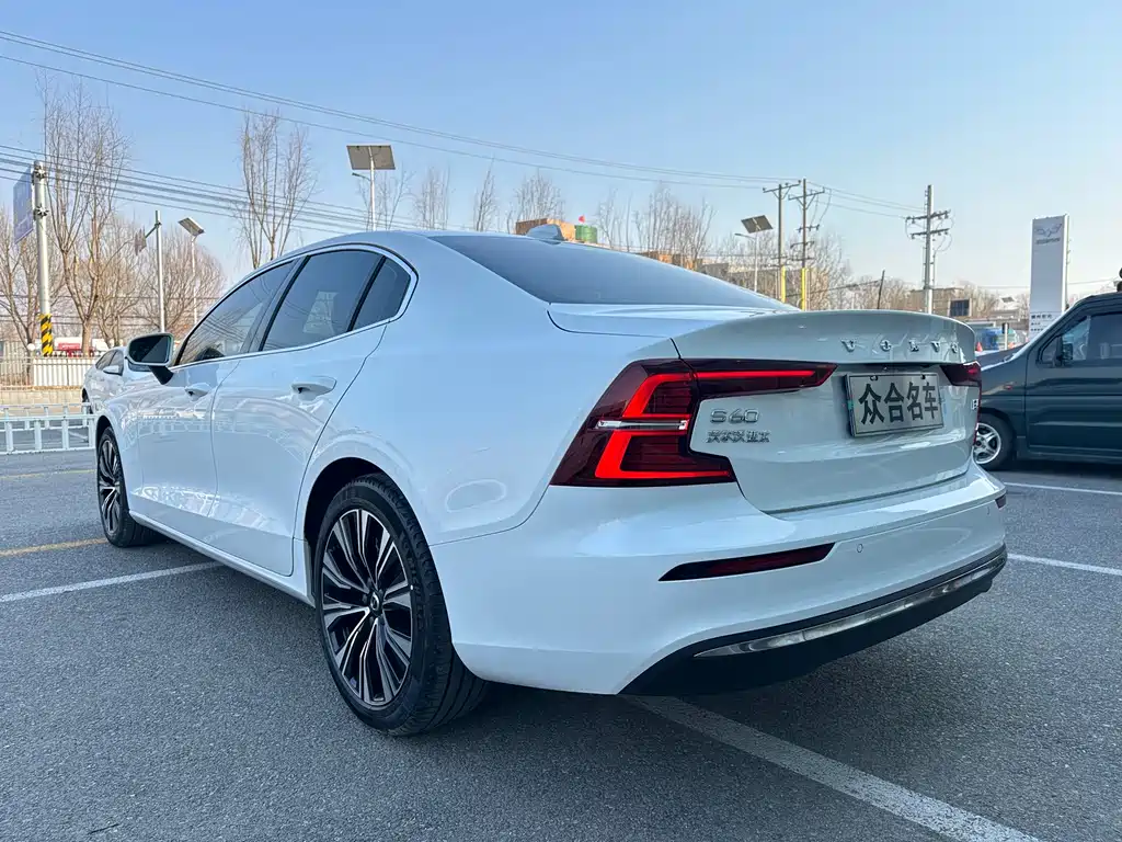 Volvo S60 2023 B4 Zhiyuan Luxury Edition купить на сайте DeffCars