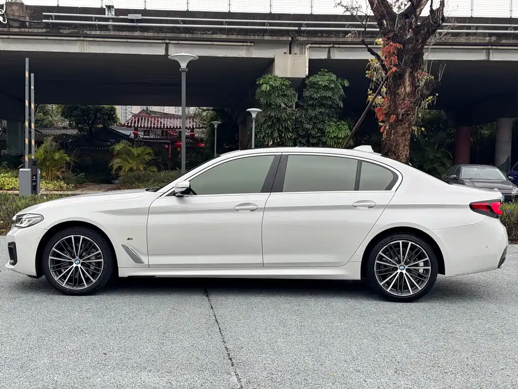 BMW 5 Series 2022 facelift 530Li leading M sports package купить на сайте DeffCars