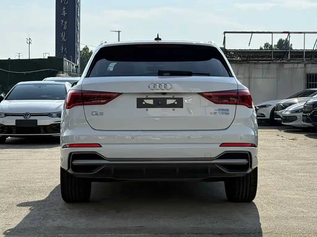 Audi Q3 2022 35 TFSI Fashionable and Dynamic купить на сайте DeffCars