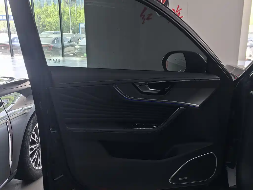 Hongqi HS5 2023 2.0T Qixiang Pro version купить на сайте DeffCars