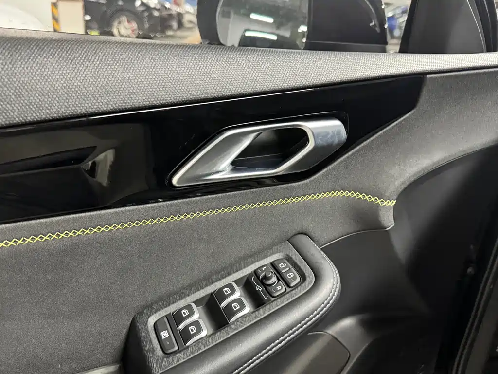Lynk & Co 03 2023 2.0TD DCT Pro купить на сайте DeffCars