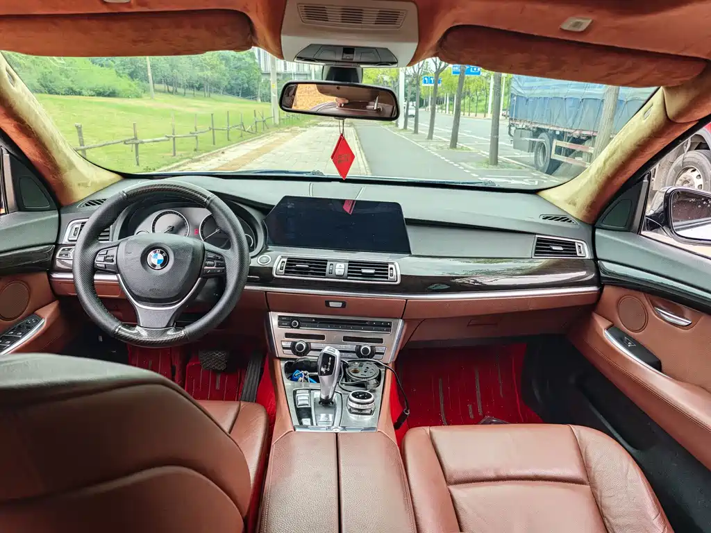 BMW 5 Series GT 2013 535i Classic купить на сайте DeffCars