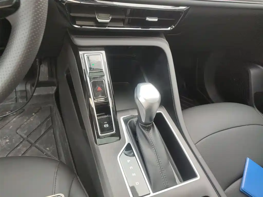 Roewe i5 2026 1.5L CVT Deluxe Edition купить на сайте DeffCars