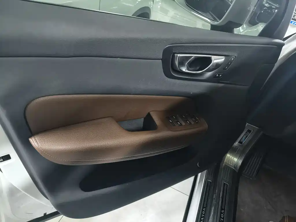 Volvo XC60 2020 T5 four-wheel drive Zhiyi Luxury Edition купить на сайте DeffCars