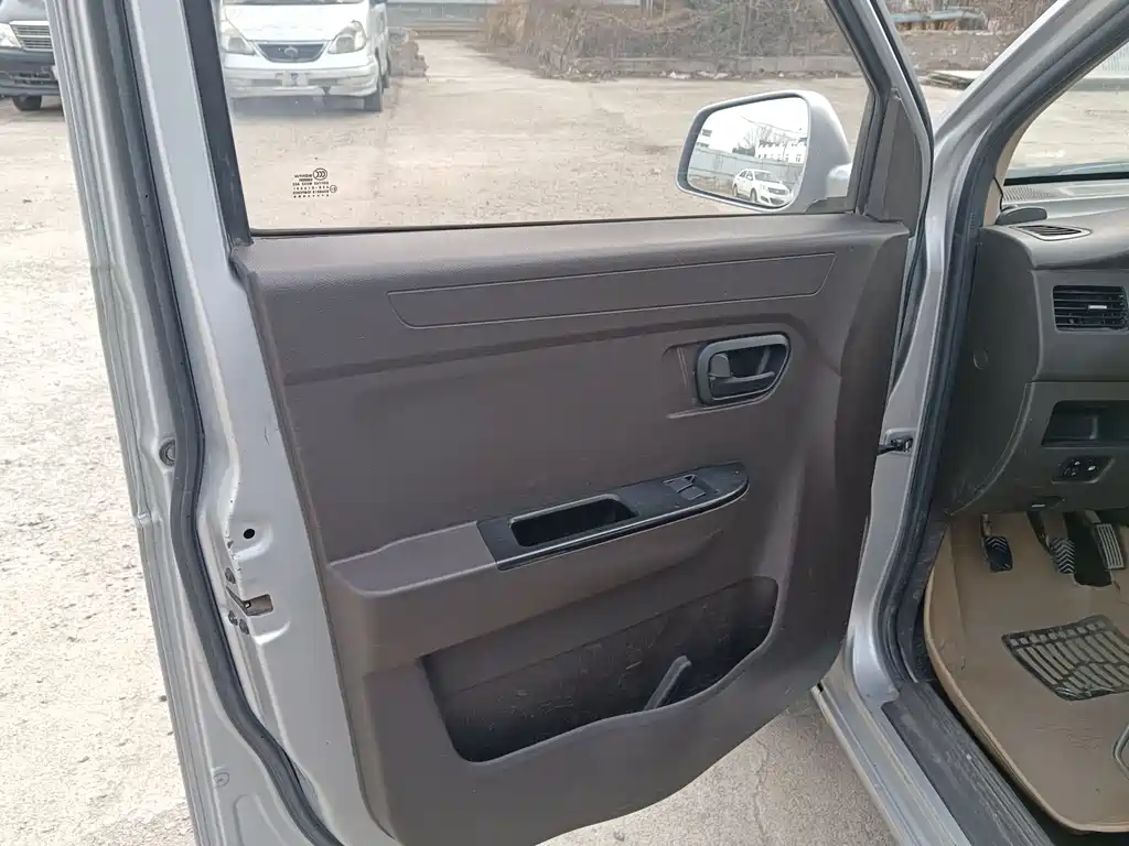 Wuling Rongguang V 2016 1.5L standard model купить на сайте DeffCars