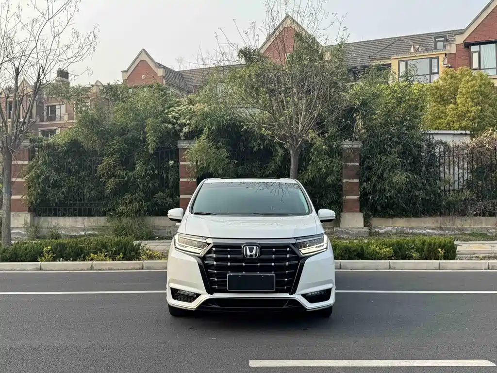 Alison 2022 2.0L e:HEV Deluxe Edition купить на сайте DeffCars