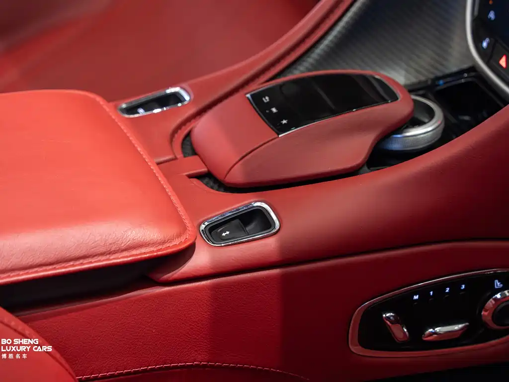 Aston Martin DB11 2019 4.0T V8 Volante купить на сайте DeffCars
