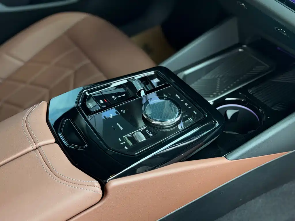BMW 5 Series 2024 530Li Leading M Sports Package купить на сайте DeffCars