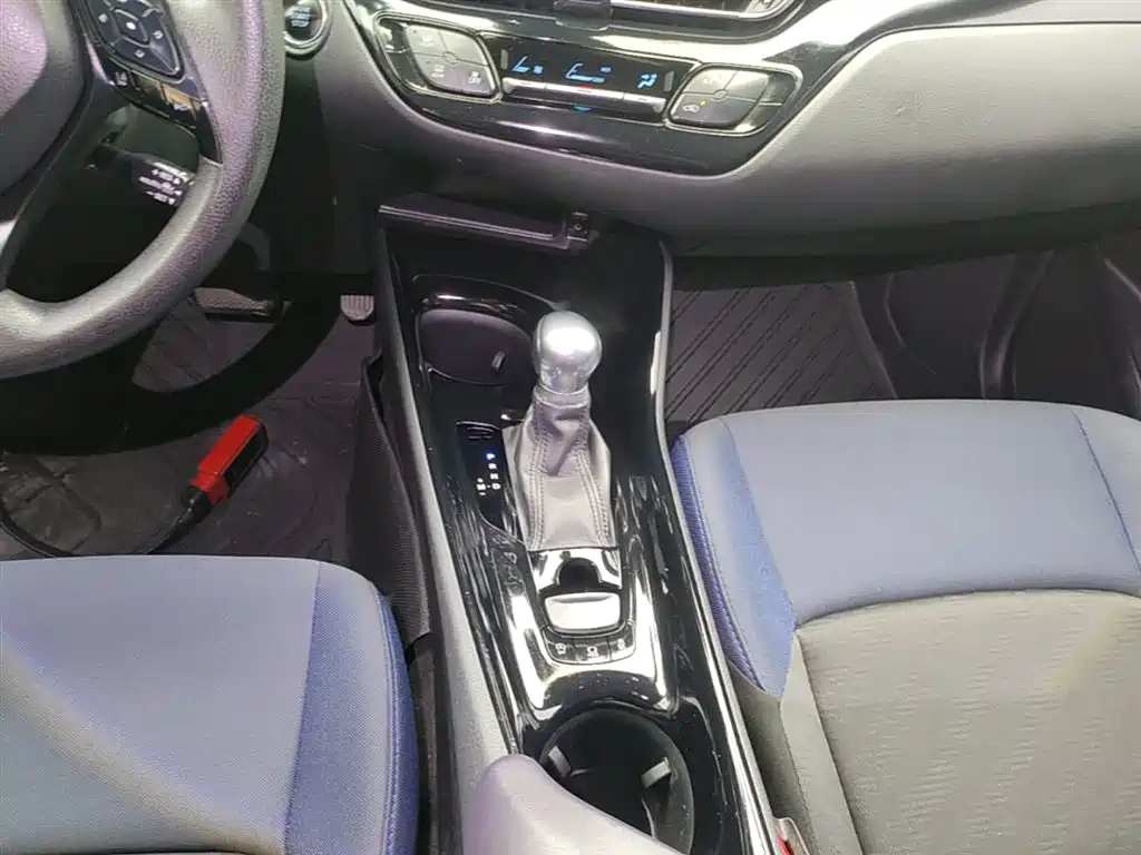 Toyota C-HR 2018 2.0L Leading Edition National VI купить на сайте DeffCars