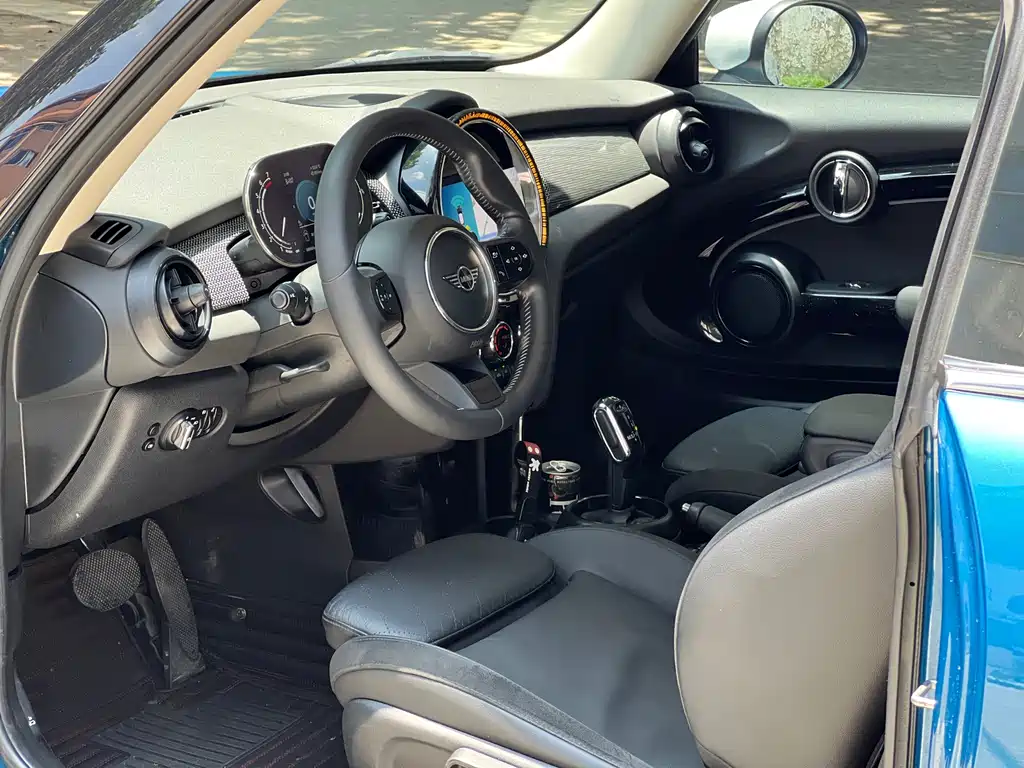 MINI 2022 1.5T COOPER Artist купить на сайте DeffCars