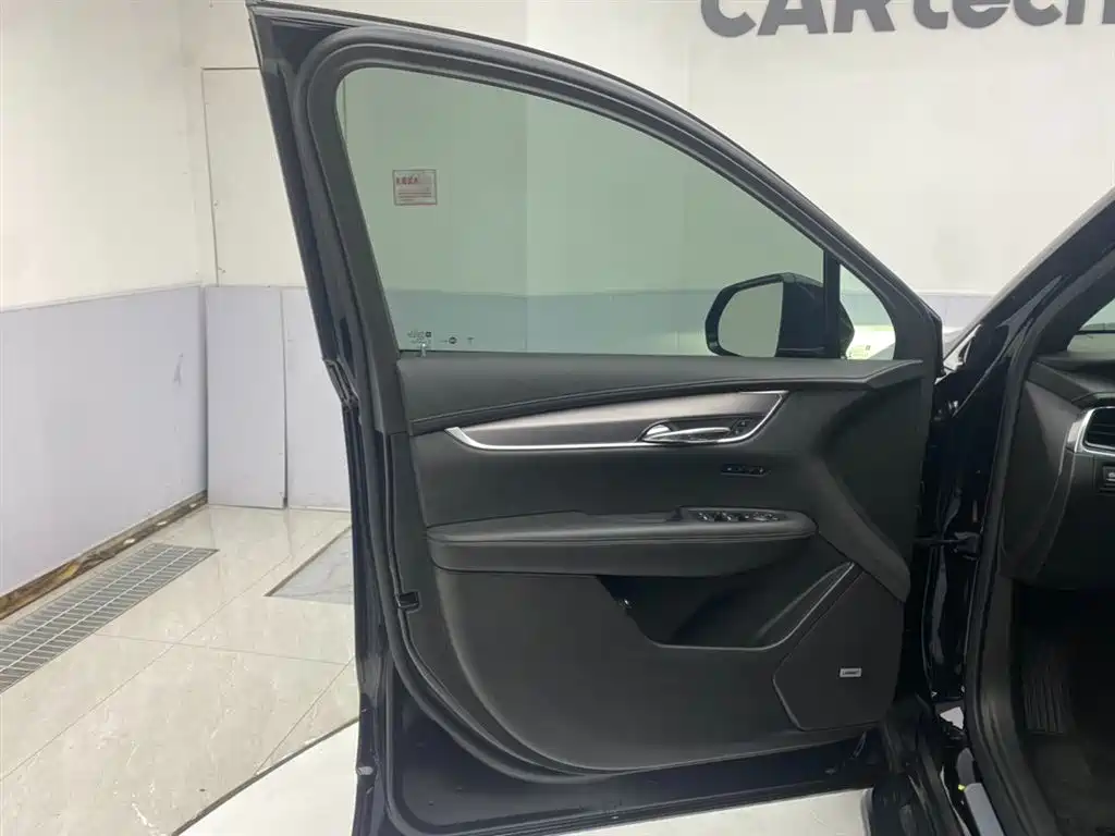 Cadillac XT6 2021 2.0T seven-seat two-wheel drive stylish model купить на сайте DeffCars