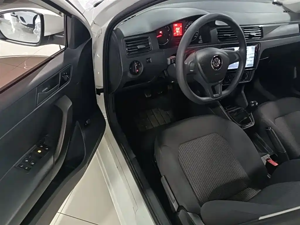 Santana 2018 1.5L Manual Fashion Edition купить на сайте DeffCars