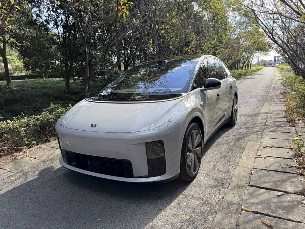 Ideal i8 2025 Standard Edition купить на сайте DeffCars