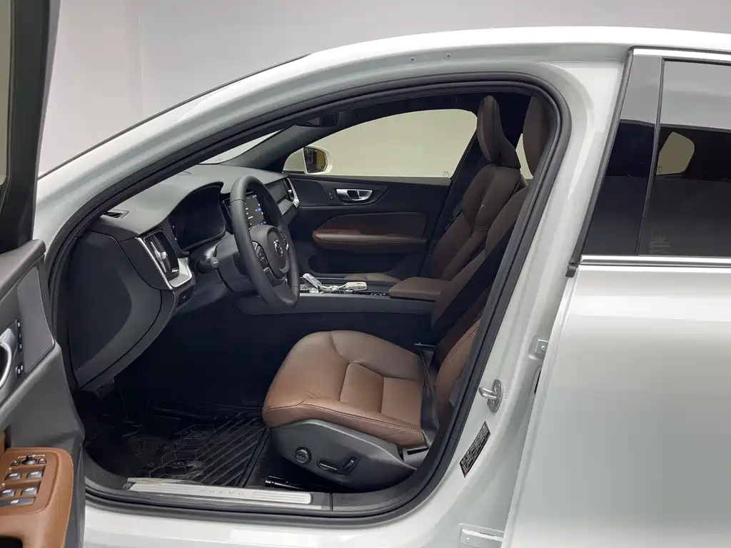 Volvo S60 2025 B4 Zhiyi Luxury Edition купить на сайте DeffCars