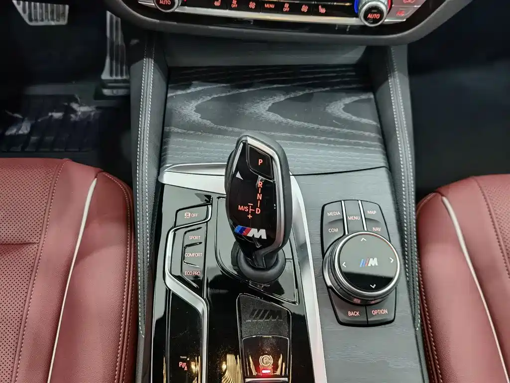 BMW 5 Series 2023 530Li Leading M Sports Package купить на сайте DeffCars