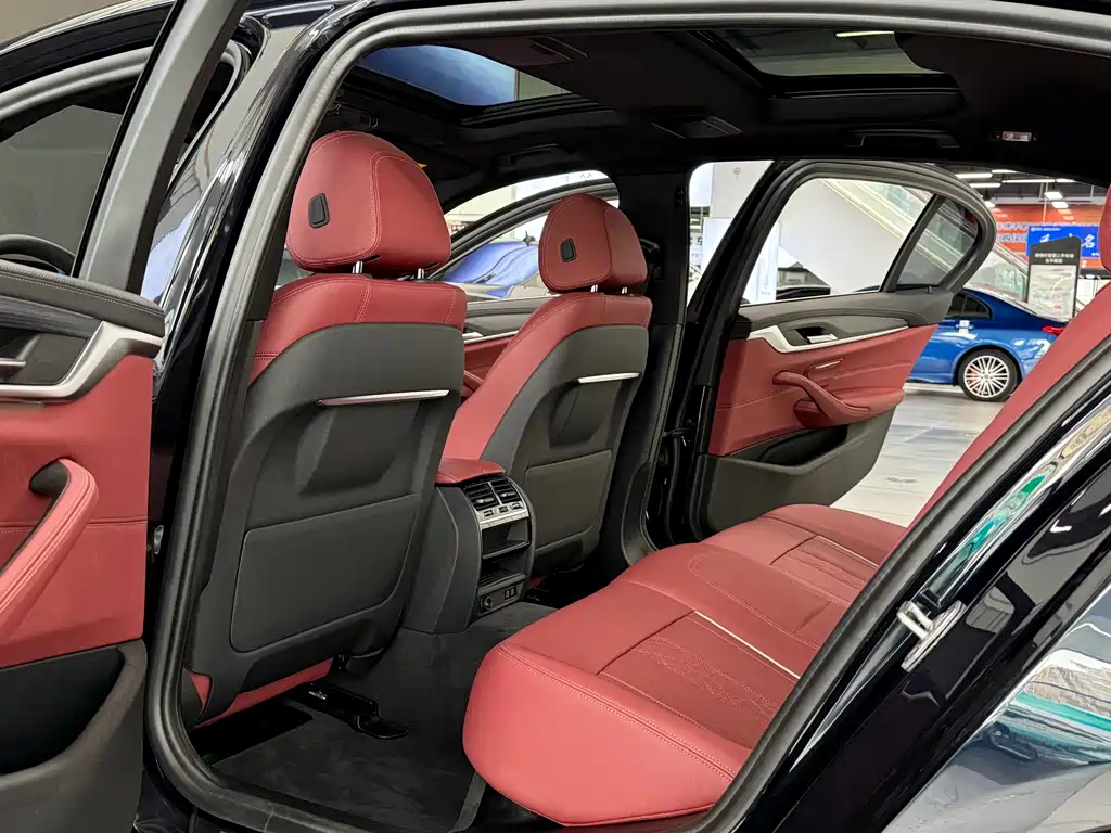 BMW 5 Series 2021 530Li Leading M Sports Package купить на сайте DeffCars