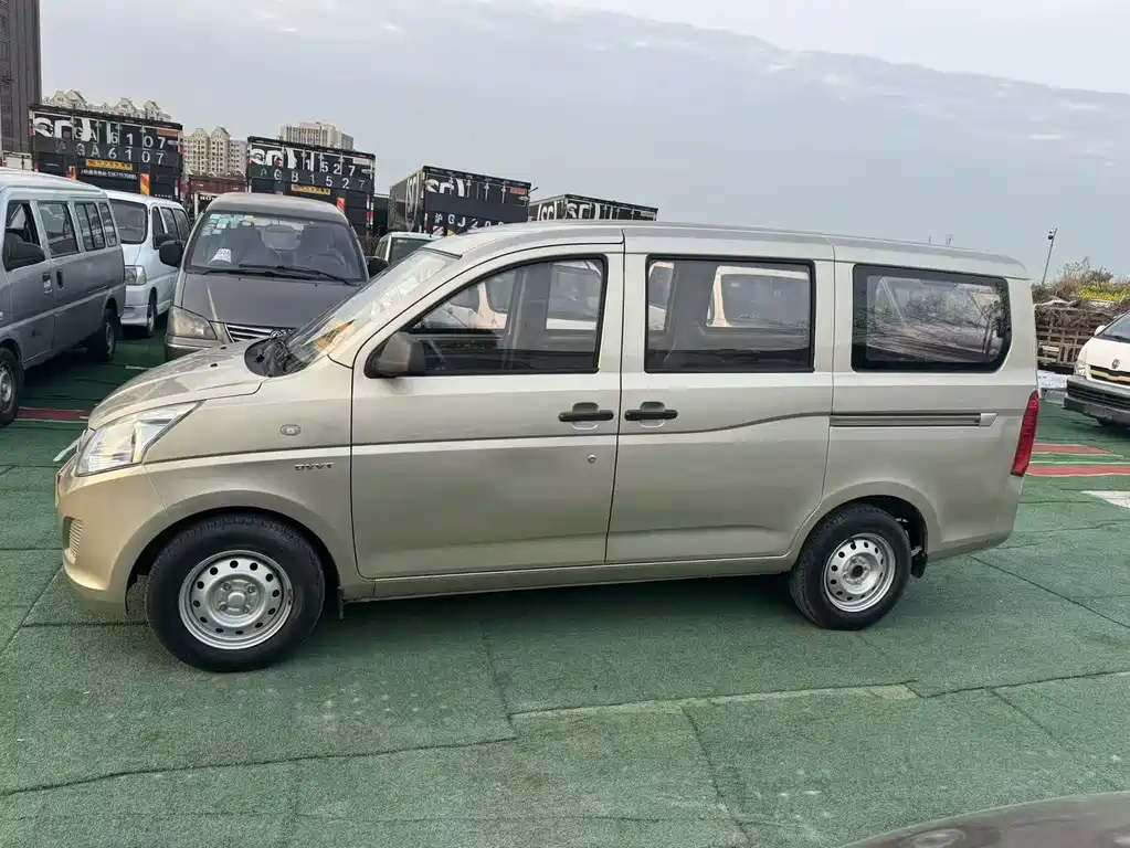Wuling Rongguang V 2016 1.5L standard model купить на сайте DeffCars