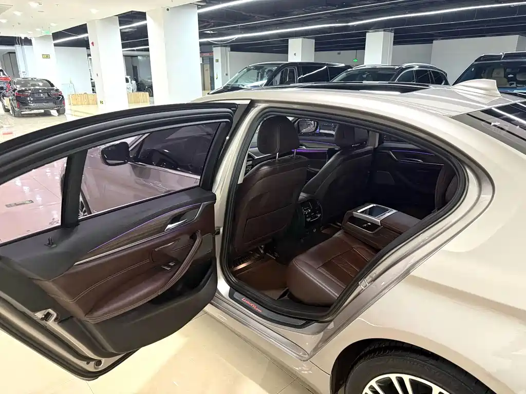 BMW 5 Series 2018 Facelift 530Li Exclusive Luxury Package купить на сайте DeffCars