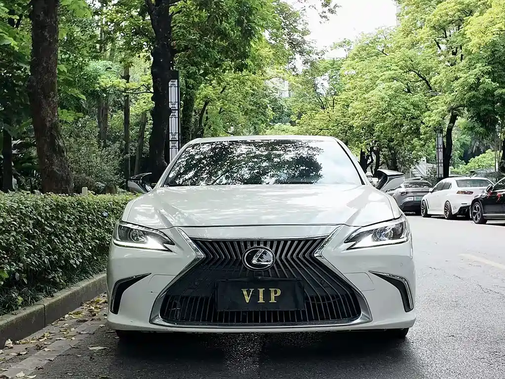 Lexus ES 2018 200 Excellence Edition National V купить на сайте DeffCars