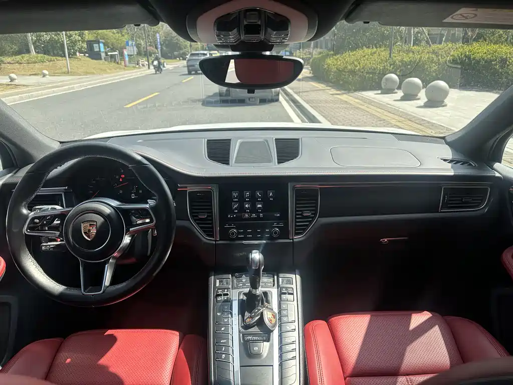 Macan 2017 Macan 2.0T купить на сайте DeffCars