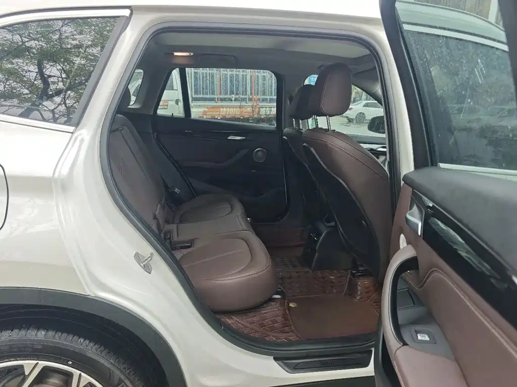 BMW X1 2022 sDrive20Li Exclusive Model купить на сайте DeffCars