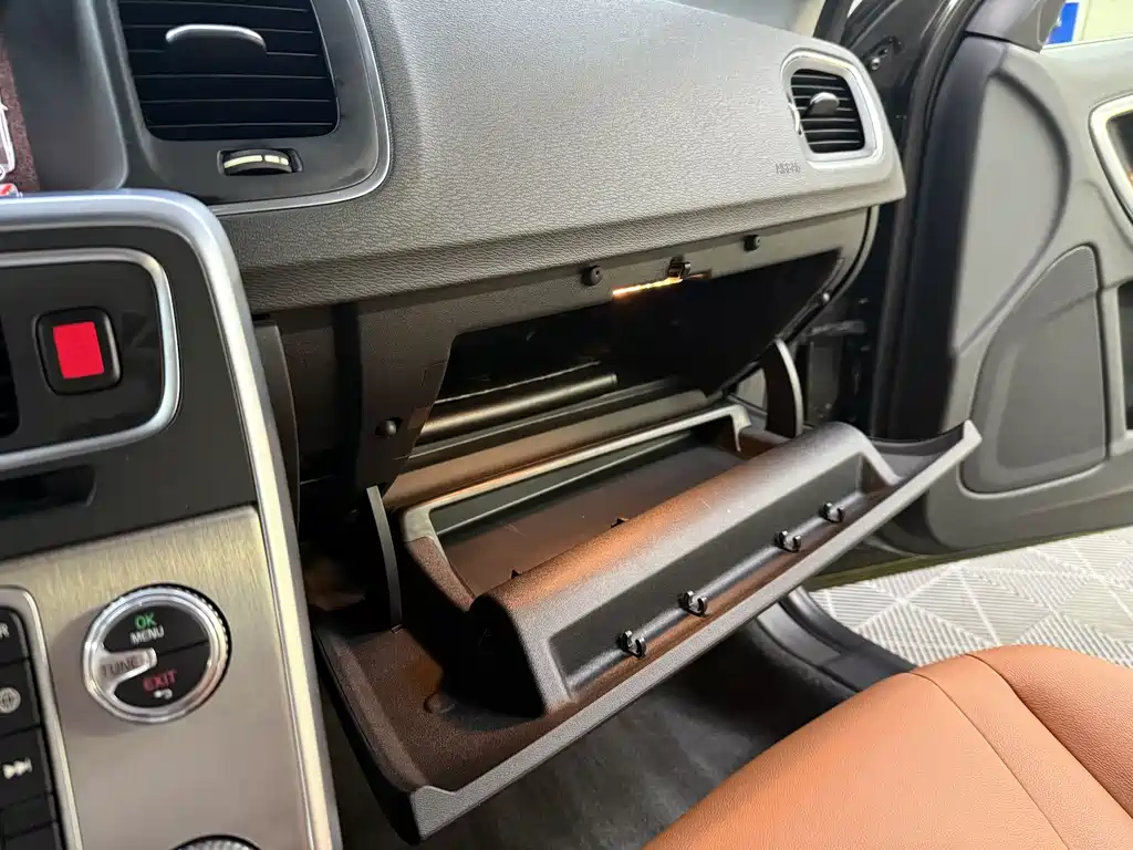 Volvo S60 2018 S60L T4 Zhiyuan Enterprising Edition купить на сайте DeffCars