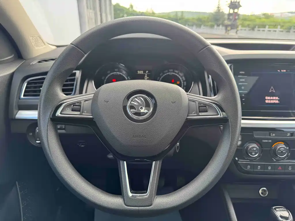 Komic 2023 facelift 1.5L automatic comfort version купить на сайте DeffCars