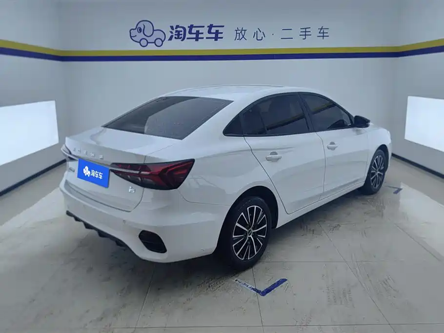 Roewe i5 2021 1.5L manual platinum version купить на сайте DeffCars