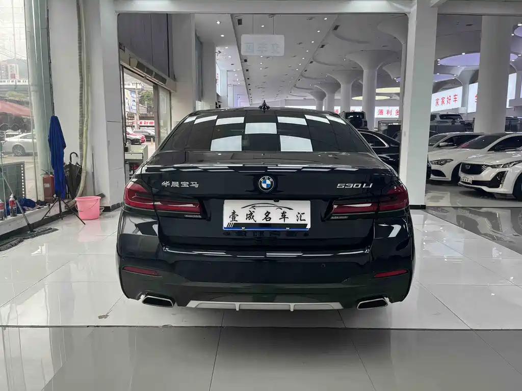 BMW 5 Series 2022 Facelift Three 530Li Exclusive M Sports Package купить на сайте DeffCars