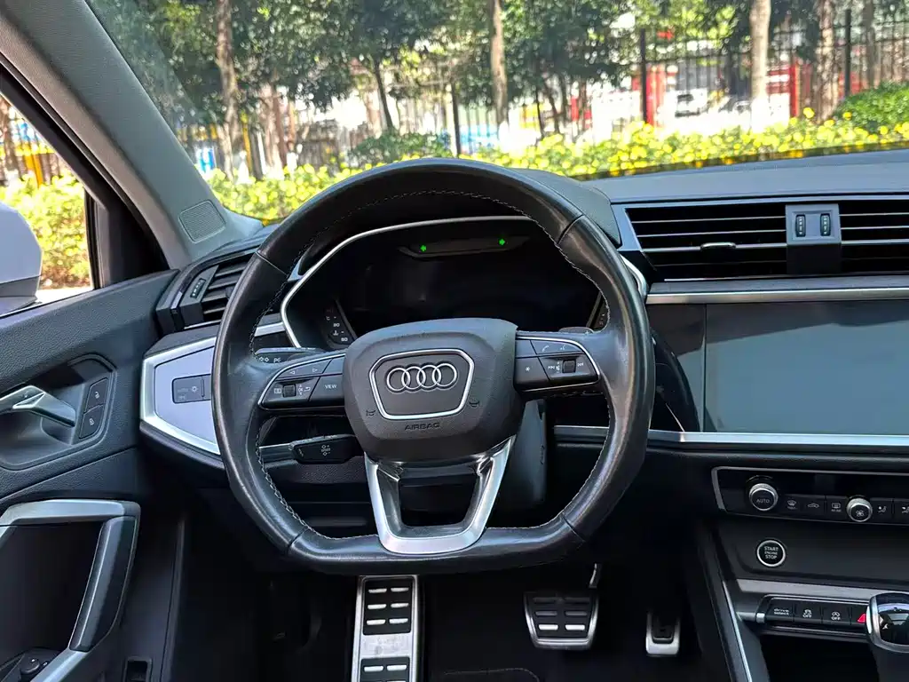 Audi Q3 2022 40 TFSI Fashionable and Dynamic купить на сайте DeffCars