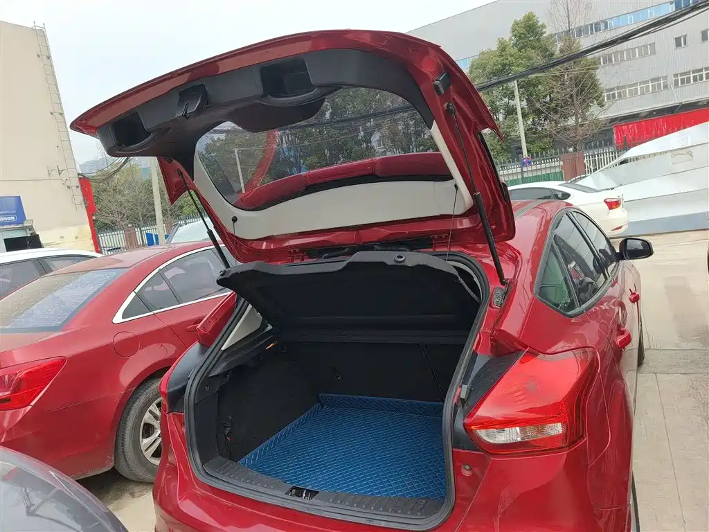 Focus 2018 hatchback classic 1.6L automatic comfort smart mobility version купить на сайте DeffCars