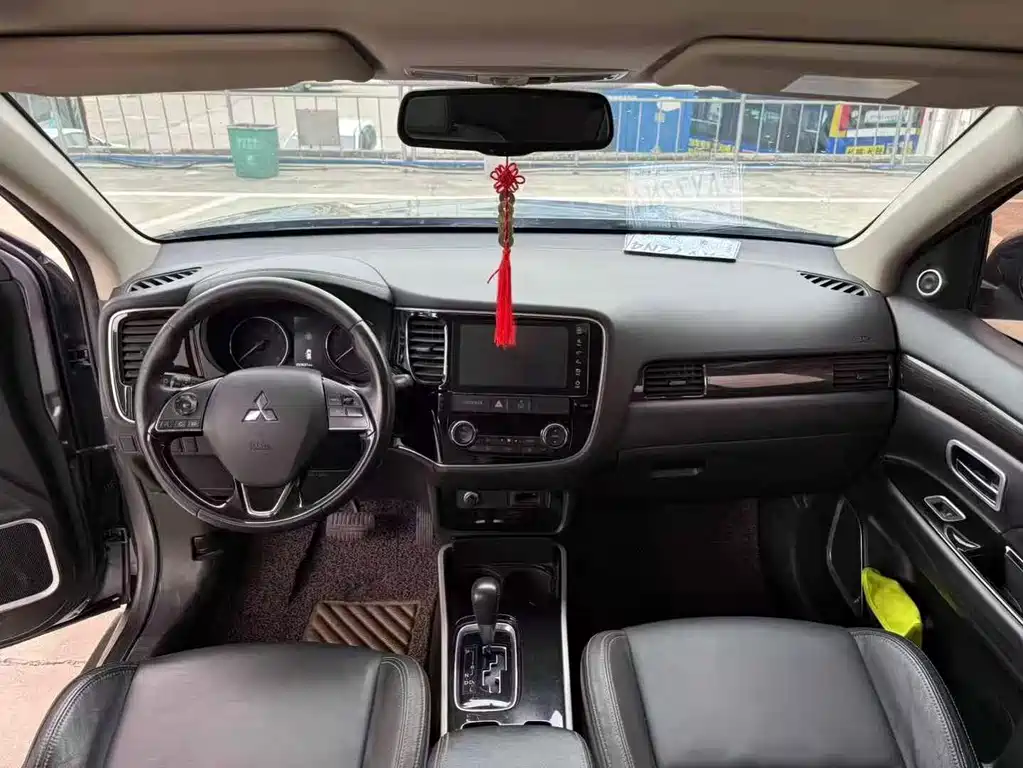 Outlander 2019 2.0L 2WD Enjoy Edition, 5 seats, National VI купить на сайте DeffCars