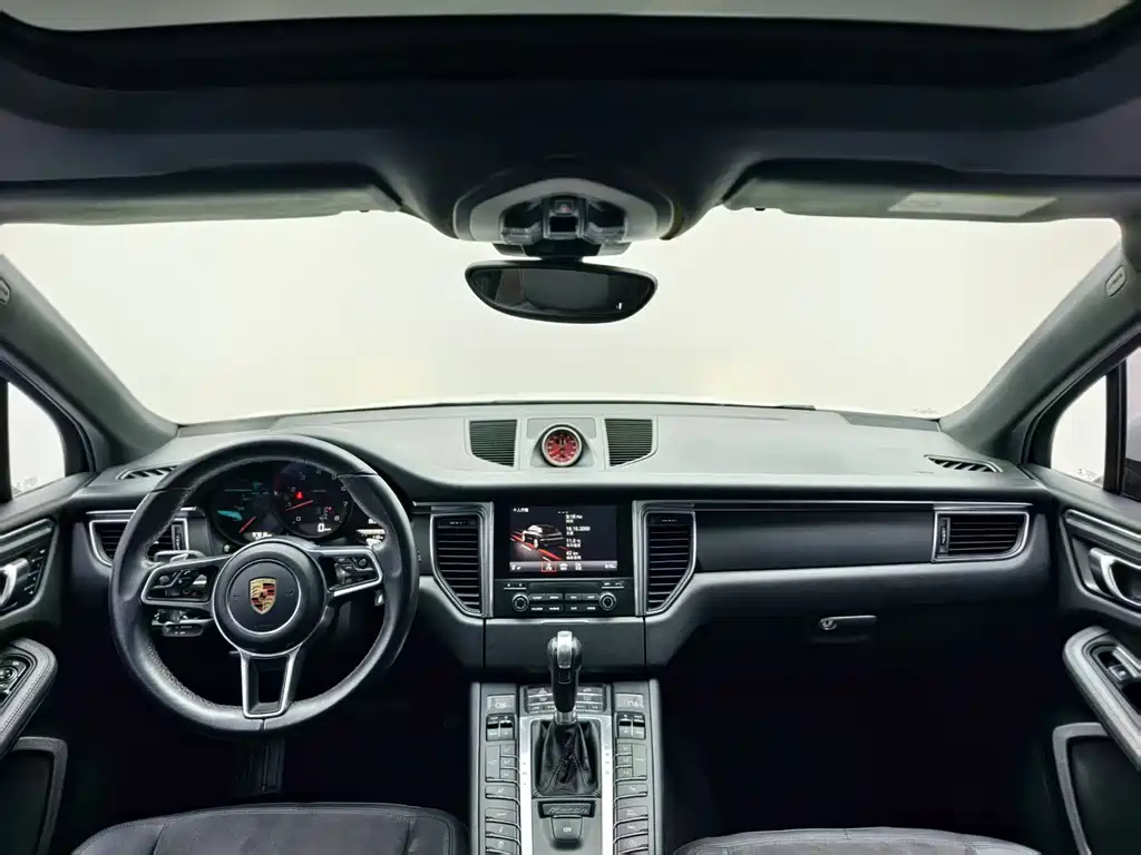 Macan 2017 Macan 2.0T купить на сайте DeffCars