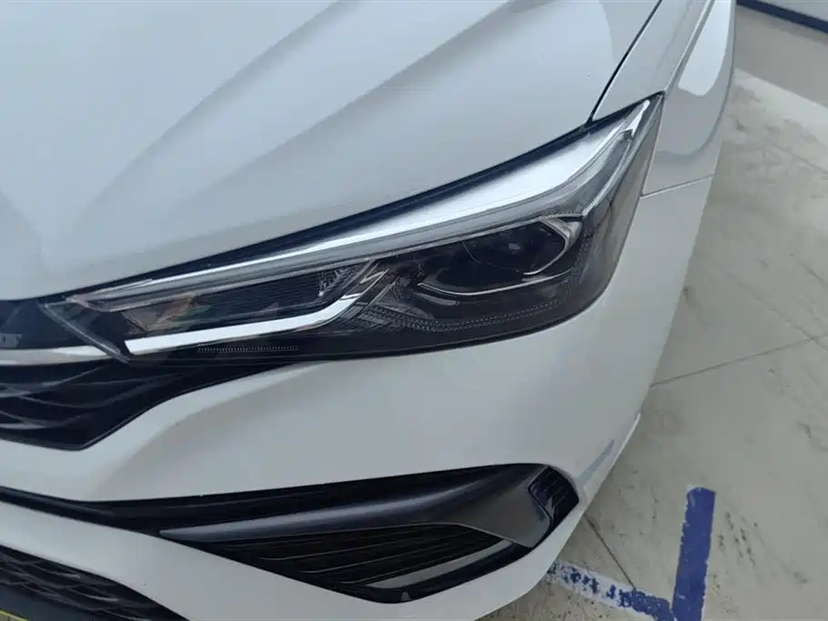 Roewe i5 2021 1.5L manual platinum version купить на сайте DeffCars