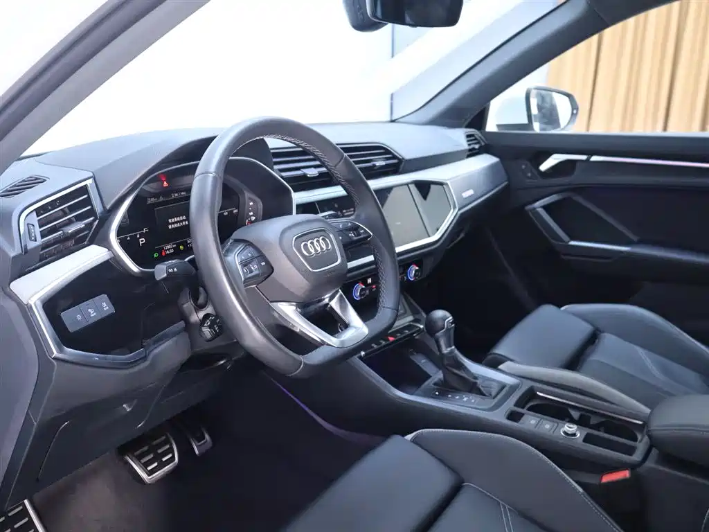 Audi Q3 2024 35 TFSI Fashionable and Dynamic купить на сайте DeffCars